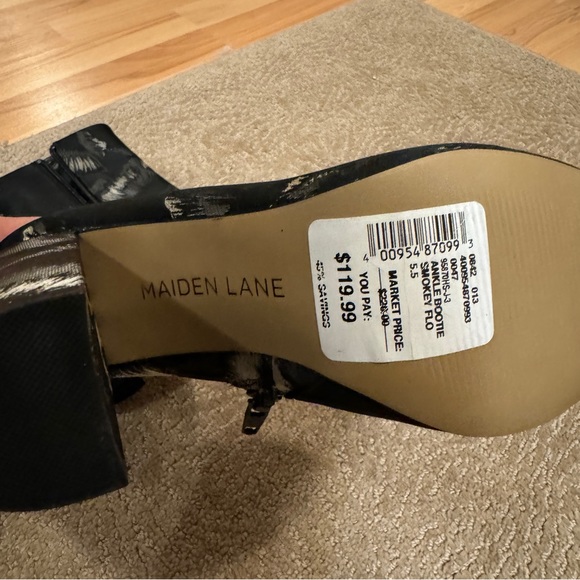Maiden Lane | Ankle Bootie - Picture 5 of 8